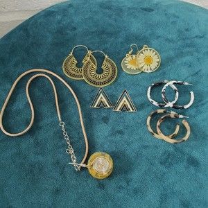 Lot of 5 Costume Jewelry 4 Pairs Of Earrings And Necklace Funky Retro Boho
